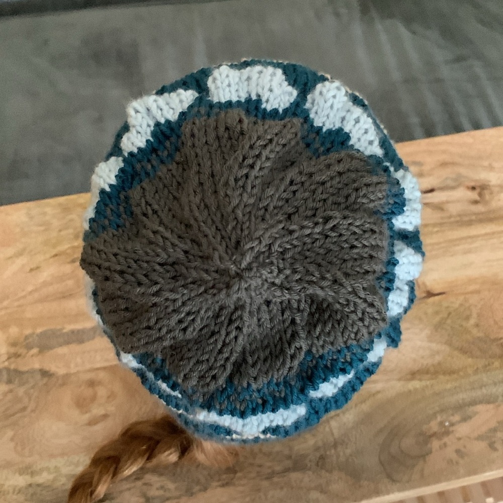 Fair Isle Hand Knitted Hat with Hearts and geometrical pattern -Merino Superwash - Picture 4 of 11